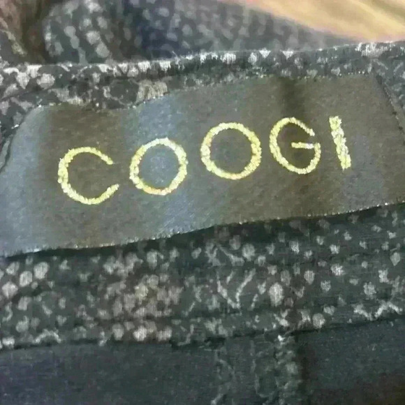 Coogi Women’s Snake Skin Print Pants Size 16 - Picture 4 of 8